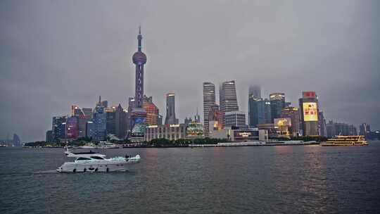 上海东方明珠大雾天气