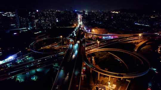 山东济南英雄山立交桥夜景车流航拍