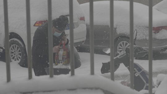 城市大雪出行 城市街道雪景