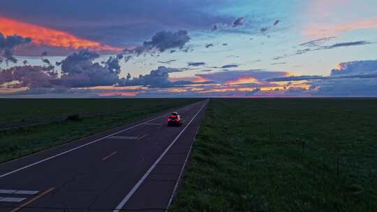 草原公路夕阳航拍