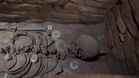 古代墓葬考古挖掘现场