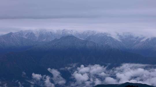 远眺贡嘎雪山