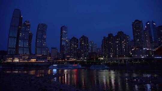 重庆来福士江边夜景