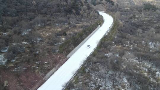 雪地行进的车2