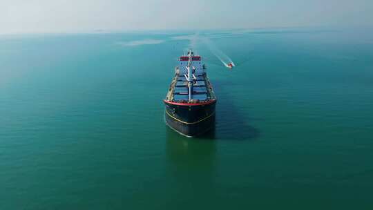 4K-海面上行驶的大货轮、油轮、邮轮