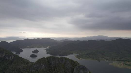 横移山脉山林河流