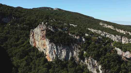 巍峨的山川岩石山峰