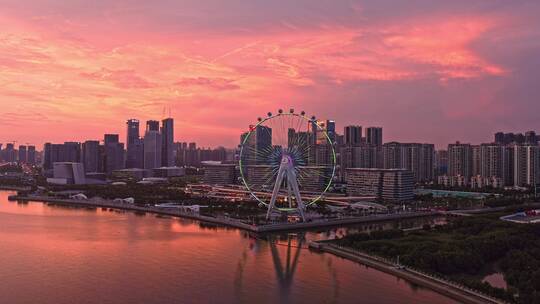 深圳宝安欢乐港湾湾区之光摩天轮晚霞前进