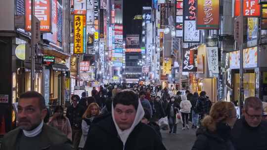 日本东京歌舞伎涉谷街道路口人流视频素材模板下载