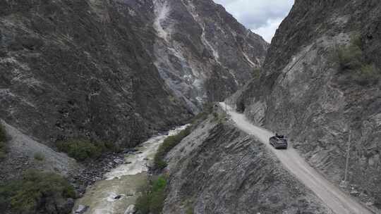 西藏丙察左公路碧土乡玉曲悬崖挂壁自驾旅行