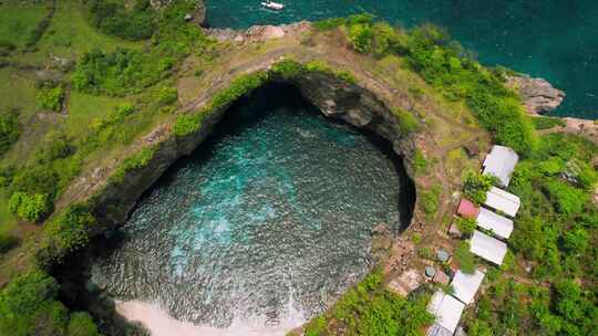 破碎的海滩， Nusa Penida，岛