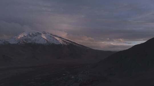 中国新疆喀什地区阿克陶县慕士塔格冰山景区