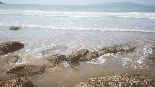 实拍海洋沙滩海浪