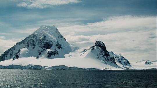 航拍南极大陆冰原