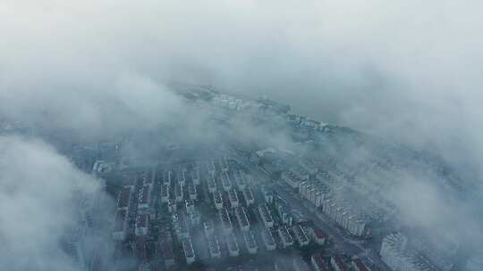 4K航拍平流雾下的上海城市建筑