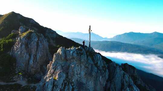 航拍延时高山日出云海