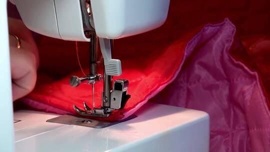 制衣厂车间工作画面