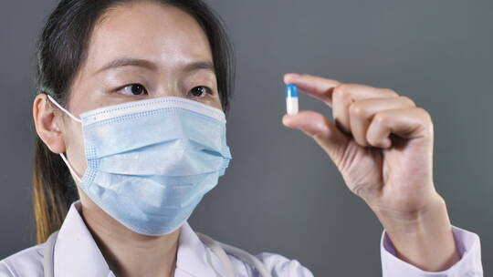 亚洲中国女性女士女医生医师互联网办公视频素材模板下载