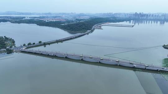 武汉南湖大桥，略俯视环绕镜头