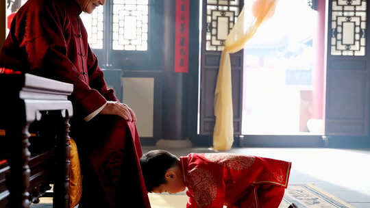 传统拜年仪式 祖孙情深