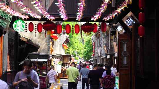 成都锦里古街走路第一视角路上行人街景人流