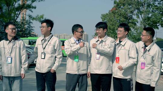 技术团队喊口号 互相助力