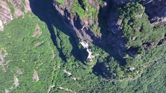 航拍福建漳州平和县灵通岩山林风光