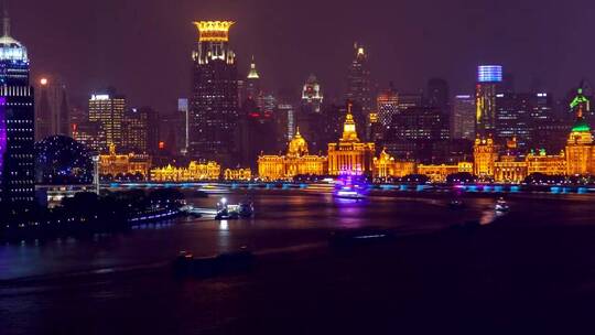 上海河中的照明建筑