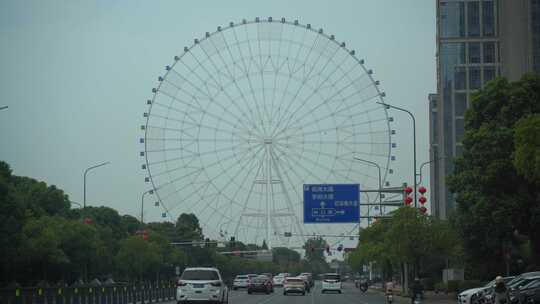 汽车窗外摩天轮风景道路交通城市建筑风光