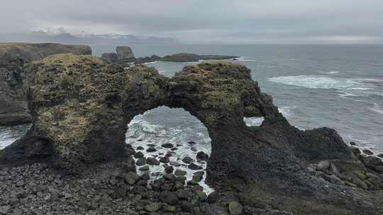 冰岛Gatklettur岩石拱门