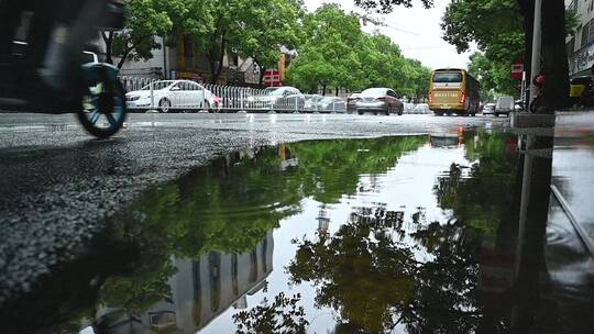 雨天马路积水视频素材模板下载