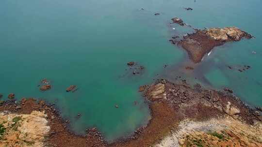 航拍平潭大嵩岛原生态海岛海浪碧海蓝天沙滩