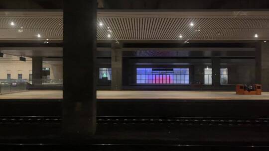 落日余晖城市火车出站视频素材模板下载