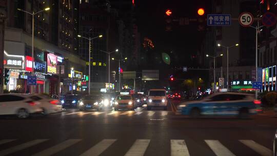 夜晚开车视频晚上驾驶汽车辆行车记录仪视角视频素材模板下载