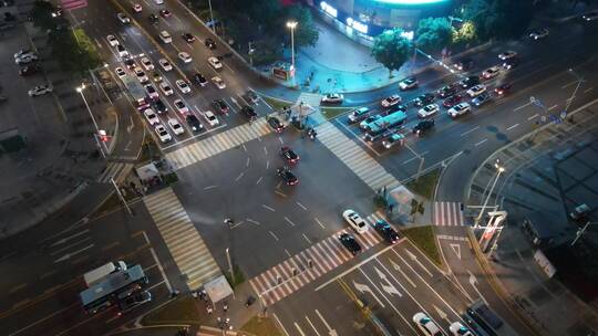 城市夜晚路口航拍