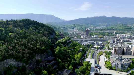 航拍合计：晴空下的四川广元城市风光