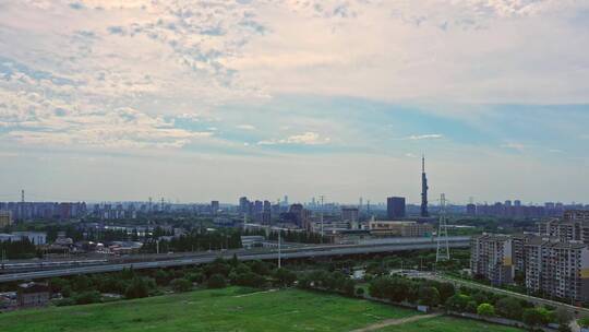 蓝天白云下的城市延时