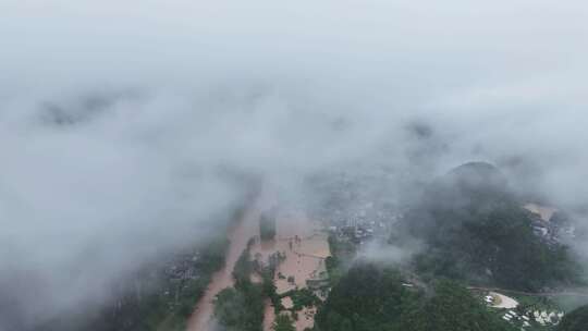 桂林阳朔暴雨漓江遇龙河河水暴涨