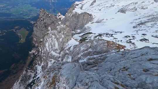 航拍俯冲下山坠落雪山雪景山峰