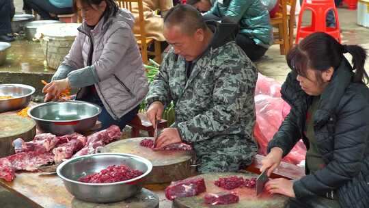 乡村喜宴厨师切肉剁排骨