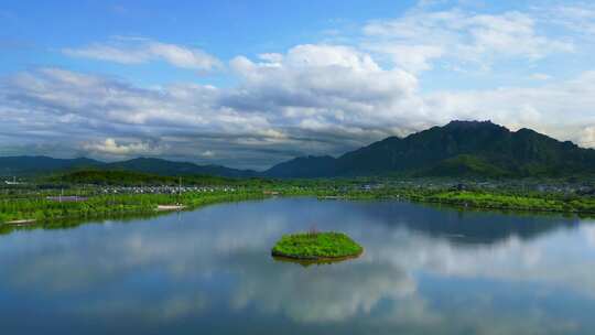 城市湖景