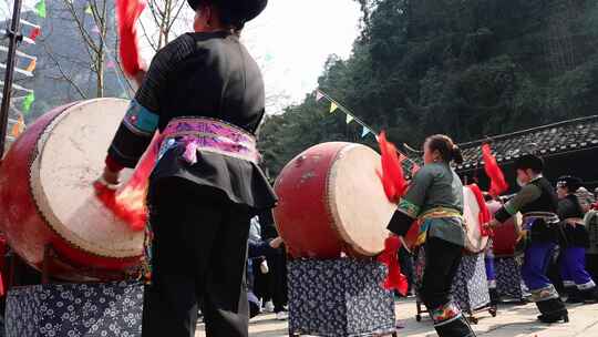 湖南湘西吉首德夯苗寨非遗苗鼓表演