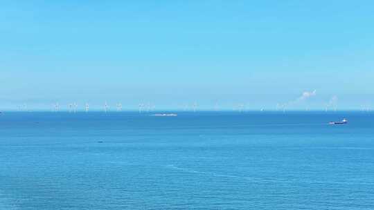 4K海面上的风力发电机