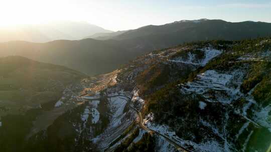 云南香格里拉雪山公路视频素材模板下载