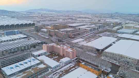 冬季航拍烟台大雪后的城市建筑和晚霞风景