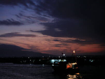 海南岛渔港天亮前的景色 渔船 渔火 合集