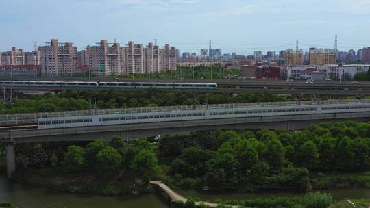 漕河泾开发区边上的地铁