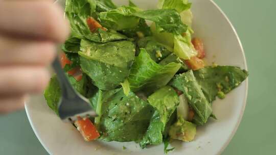 eating-salad-