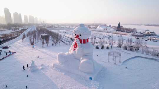 中国黑龙江哈尔滨外滩码头大雪人航拍合集