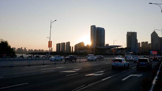 早高峰堵车晚高峰车流延时桥上车流城市交通视频素材模板下载